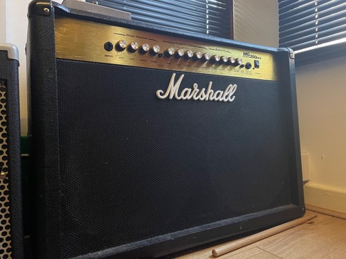 Good condition marshall - , guitar